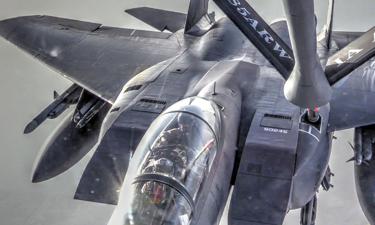 Εναέριος ανεφοδιασμός: Δύσκολος και επικίνδυνος χωρίς περιθώρια για λάθη (βίντεο)